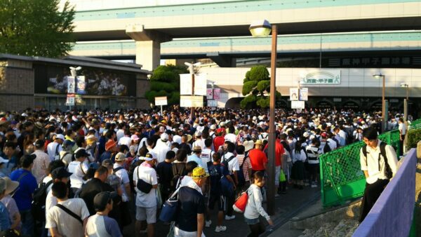 甲子園駅／試合終了帰宅時の混雑がヤバすぎる