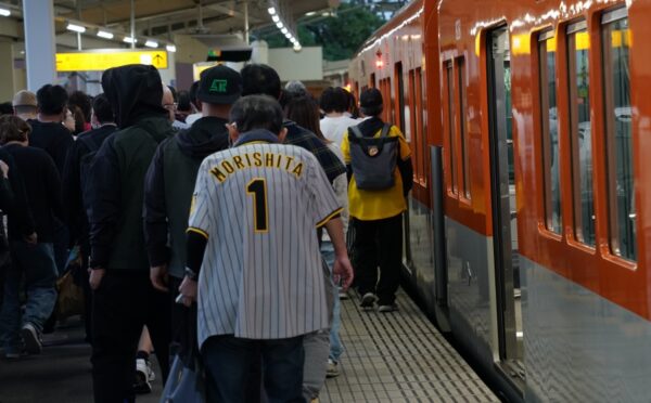 甲子園駅／試合終了帰宅時の混雑がヤバすぎる